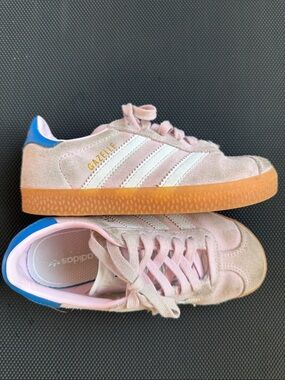 adidas kids  Suede Sneakers in Light Pink with Blue Heel